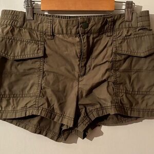 H&M Green low rise cargo shorts